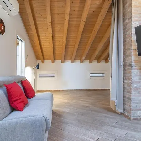 Mansarda Open Space * Cento (Emilia-Romagna)