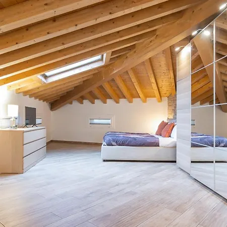 Mansarda Open Space 公寓