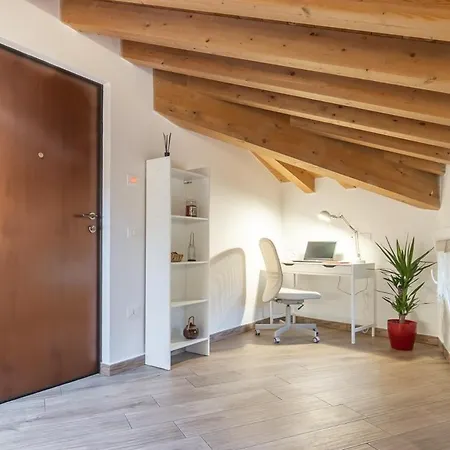 Mansarda Open Space 公寓 森图