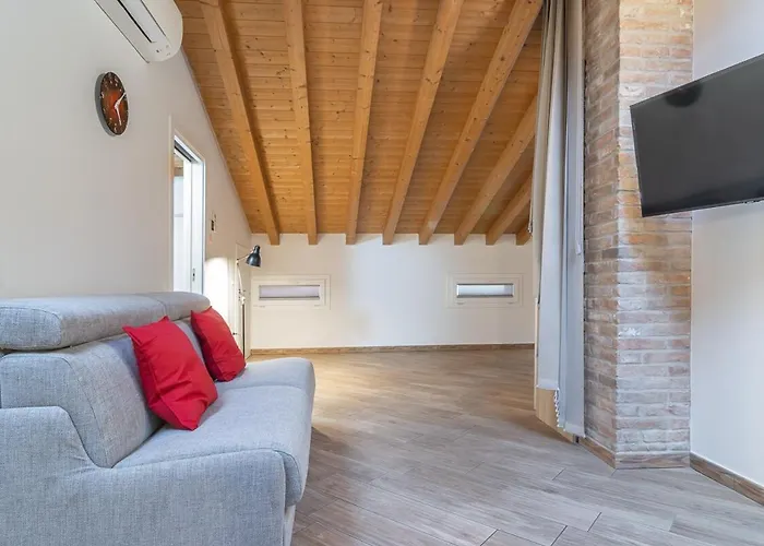 Mansarda Open Space * Cento (Emilia-Romagna)