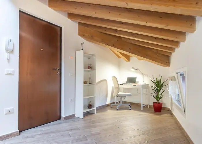 Mansarda Open Space アパート チェント