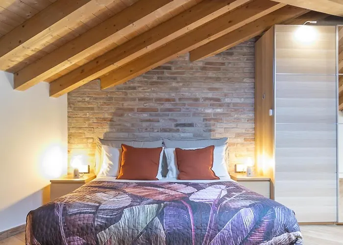 Mansarda Open Space Daire Cento (Emilia-Romagna)