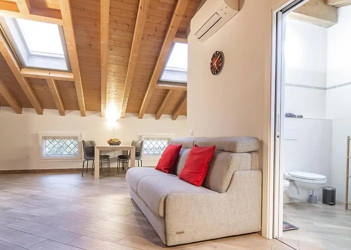 Mansarda Open Space Daire Cento (Emilia-Romagna)